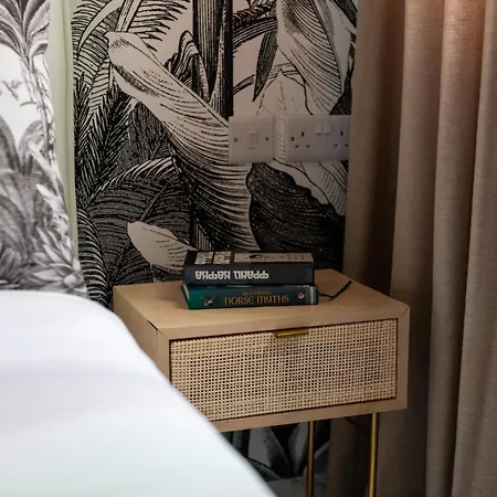 Coastal Elegance Steps From The Sea * Слима