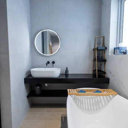 Coastal Elegance Steps From The Sea * Слима