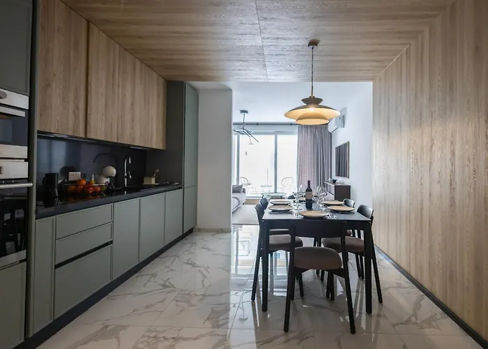 Coastal Elegance Steps From The Sea 斯利马