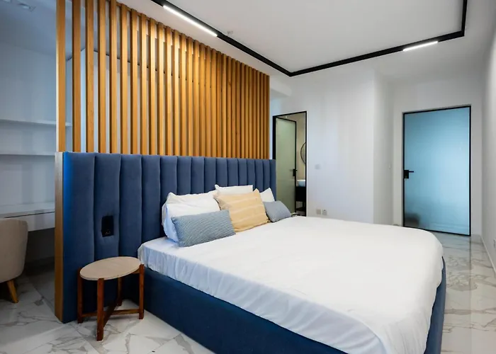 Coastal Elegance Steps From The Sea