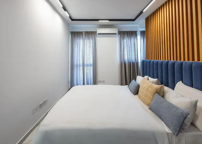 Coastal Elegance Steps From The Sea 公寓 *