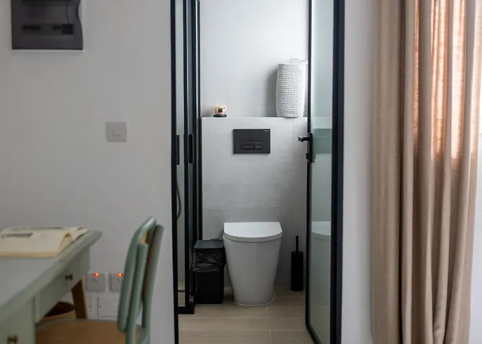 Coastal Elegance Steps From The Sea 斯利马