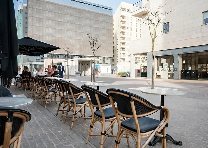 公寓 Coastal Elegance Steps From The Sea *