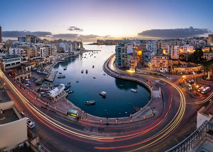 公寓 Coastal Elegance Steps From The Sea *