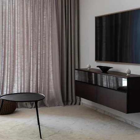 Apartment Coastal Elegance Steps From The Sea