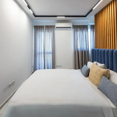 Coastal Elegance Steps From The Sea Apartment *