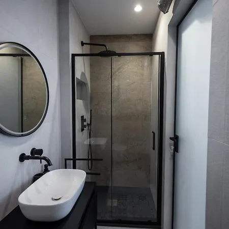 Coastal Elegance Steps From The Sea