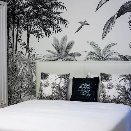 Coastal Elegance Steps From The Sea Apartment Sliema