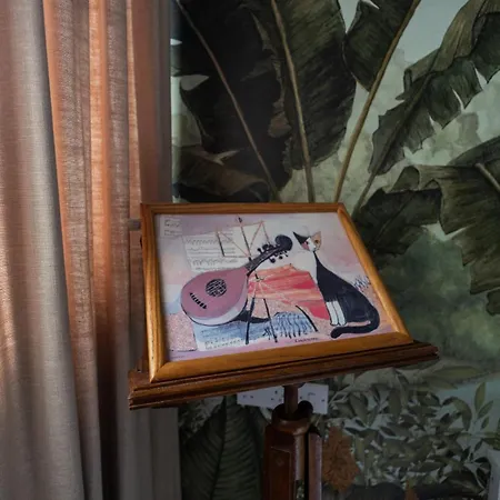 Coastal Elegance Steps From The Sea Apartment