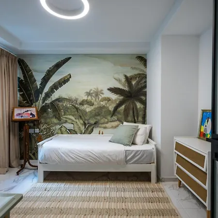 Coastal Elegance Steps From The Sea Apartment *