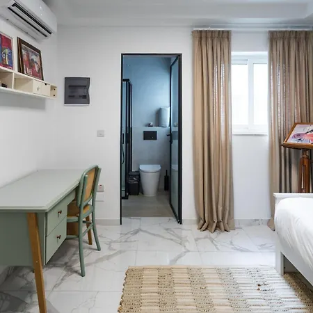 Coastal Elegance Steps From The Sea Apartment *