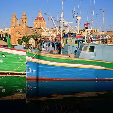 Coastal Elegance Steps From The Sea