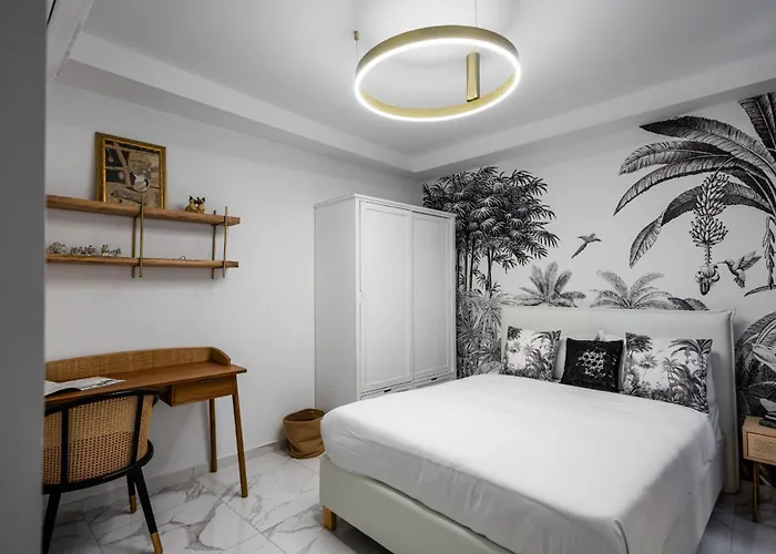 Апартаменты Coastal Elegance Steps From The Sea Слима