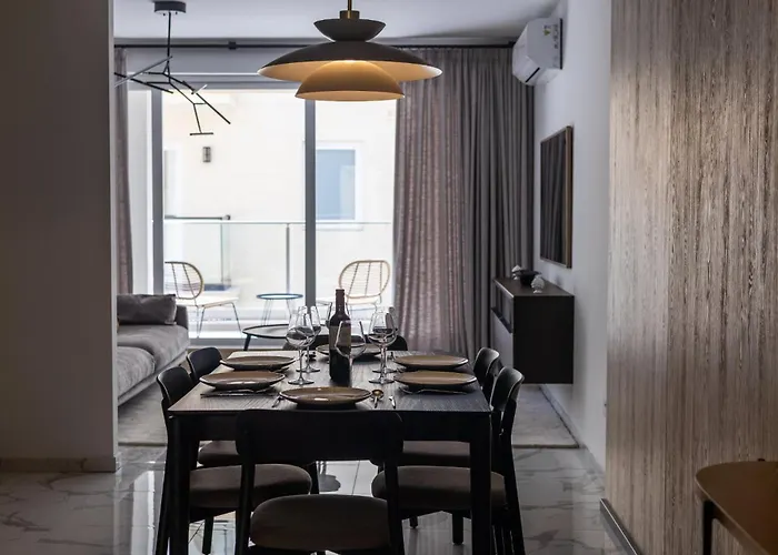 Апартаменты Coastal Elegance Steps From The Sea *