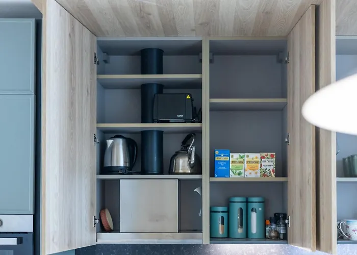 Coastal Elegance Steps From The Sea Слима