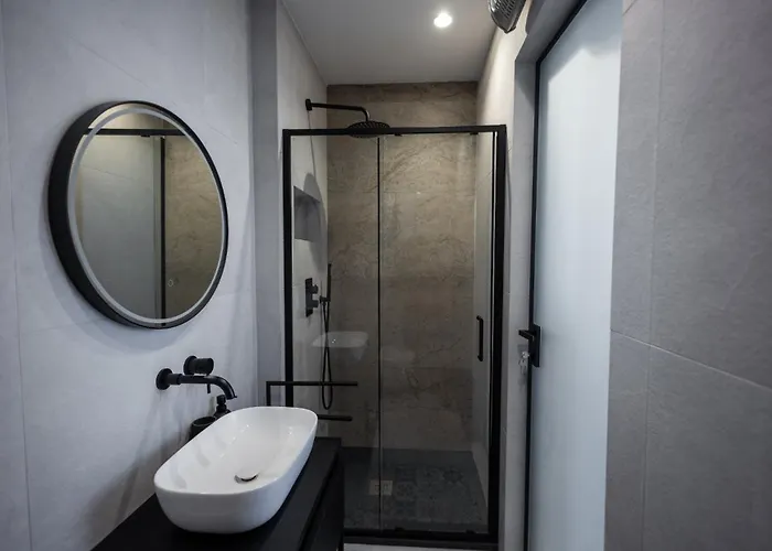 Coastal Elegance Steps From The Sea