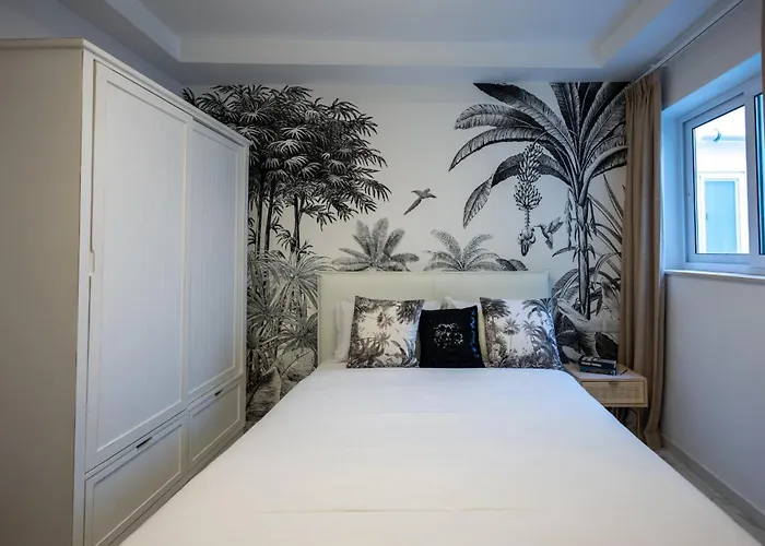 Апартаменты Coastal Elegance Steps From The Sea