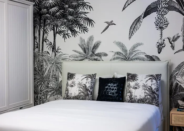 Coastal Elegance Steps From The Sea Апартаменты Слима