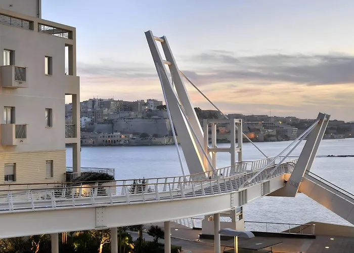 Coastal Elegance Steps From The Sea