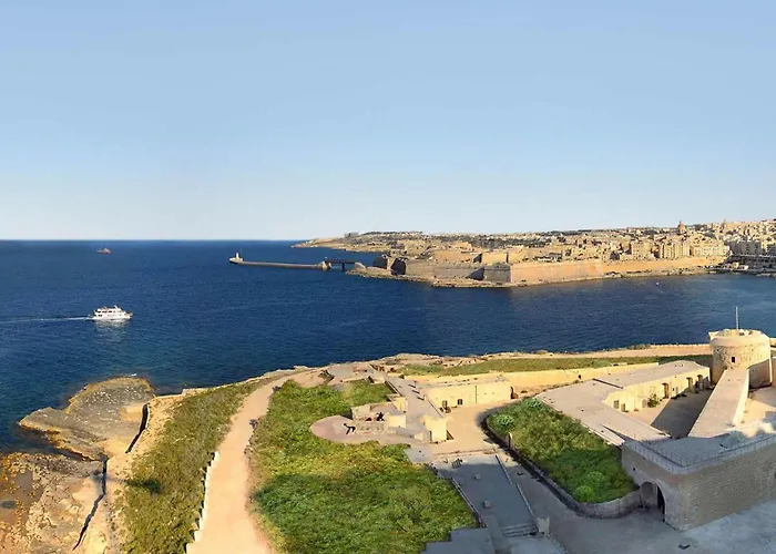 Апартаменты Coastal Elegance Steps From The Sea *